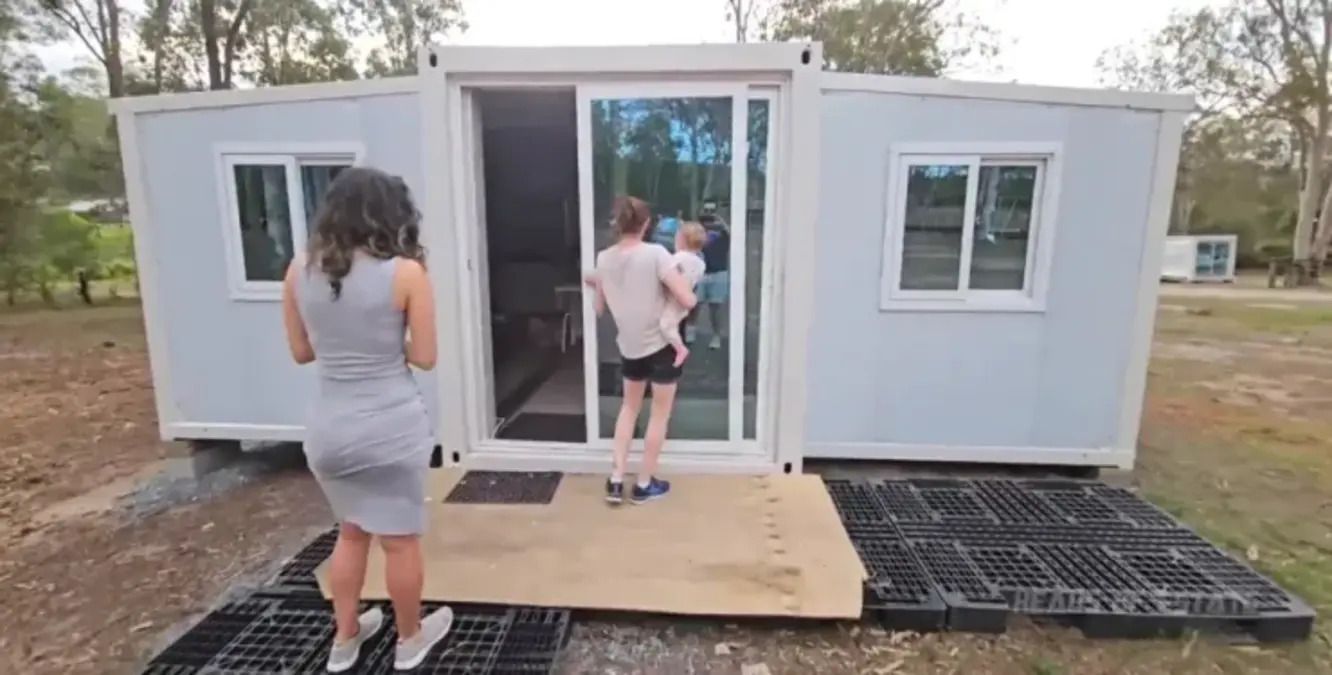 Розкладний будинок з китайського магазину - яке житло замовила собі британка - Нерухомість Розкладний будинок з китайського магазину - яке житло замовила собі британка - Нерухомість