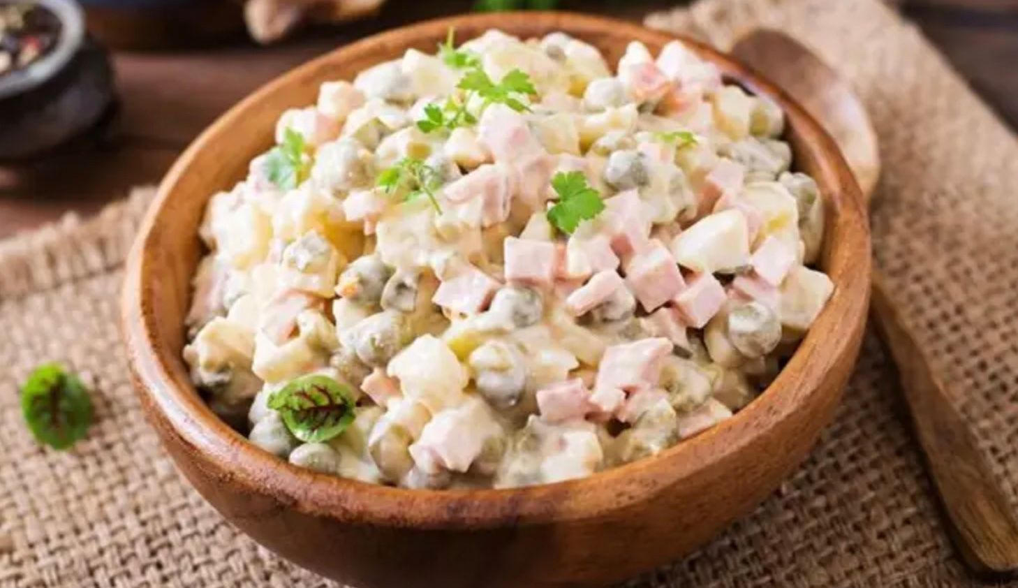 Какие неожиданные ингредиенты сделают "Оливье" вкуснее Какие неожиданные ингредиенты сделают "Оливье" вкуснее