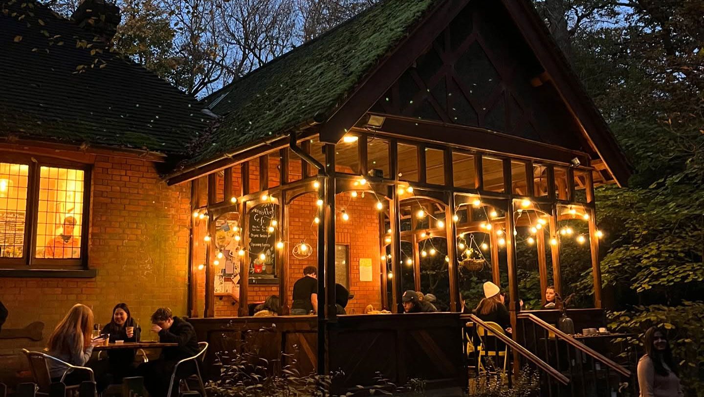 Тераса Queen's Wood Cafe в Лондоні - Закордон