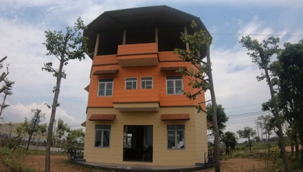 Чоловік побудував будинок, який може обертатися на 360 градусів Чоловік побудував будинок, який може обертатися на 360 градусів