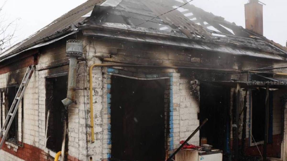 На Харківщині жінку підозрюють у недбальстві, через яке загинули четверо її синів На Харківщині жінку підозрюють у недбальстві, через яке загинули четверо її синів