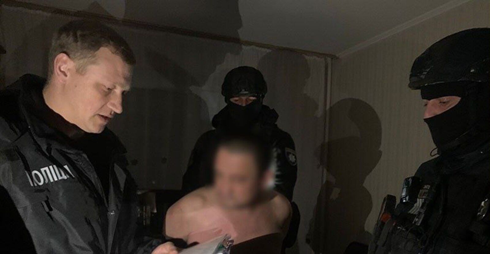 У Києві в кафе чоловік погрожував пістолетом У Києві в кафе чоловік погрожував пістолетом