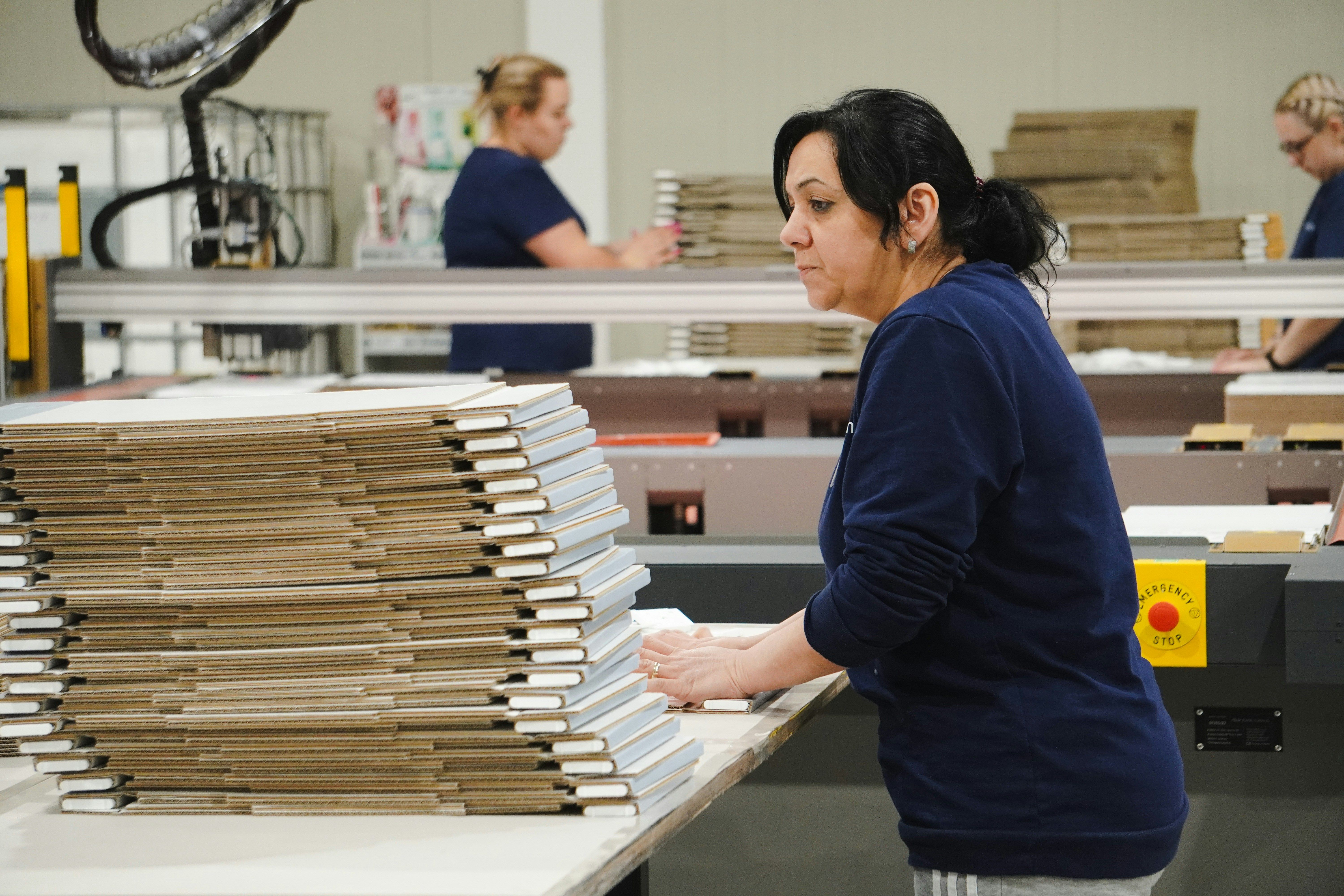 З ким найбільше конкурують українці під час працевлаштування у Польщі З ким найбільше конкурують українці під час працевлаштування у Польщі