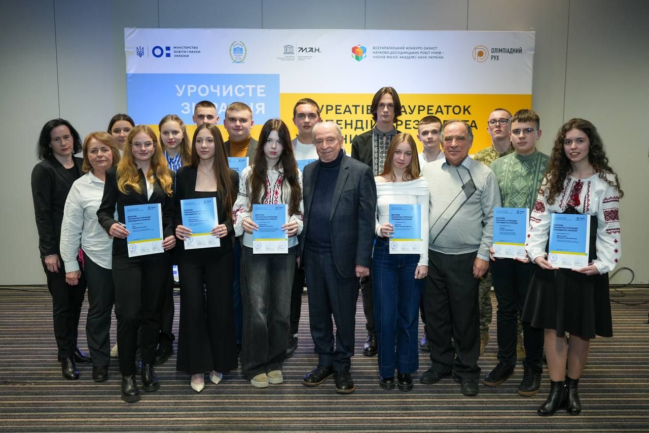 2Стипендії президента отримали 270 учнів і молодих дослідників 2Стипендії президента отримали 270 учнів і молодих дослідників
