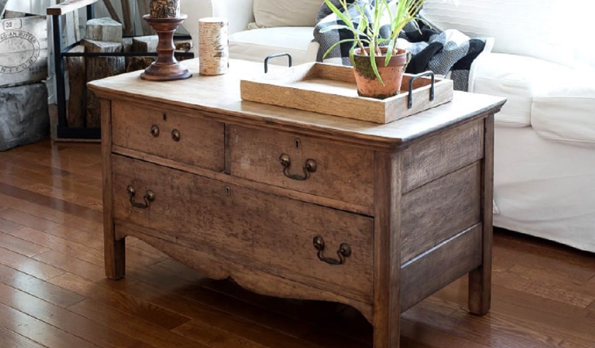 Чоловік був вражений тим, що знайшов у старому столі свого будинку Чоловік був вражений тим, що знайшов у старому столі свого будинку