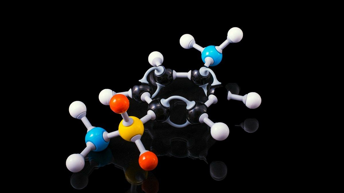 Революционное редактирование атомов: новая технология меняет молекулы с помощью "молекулярных ножниц"