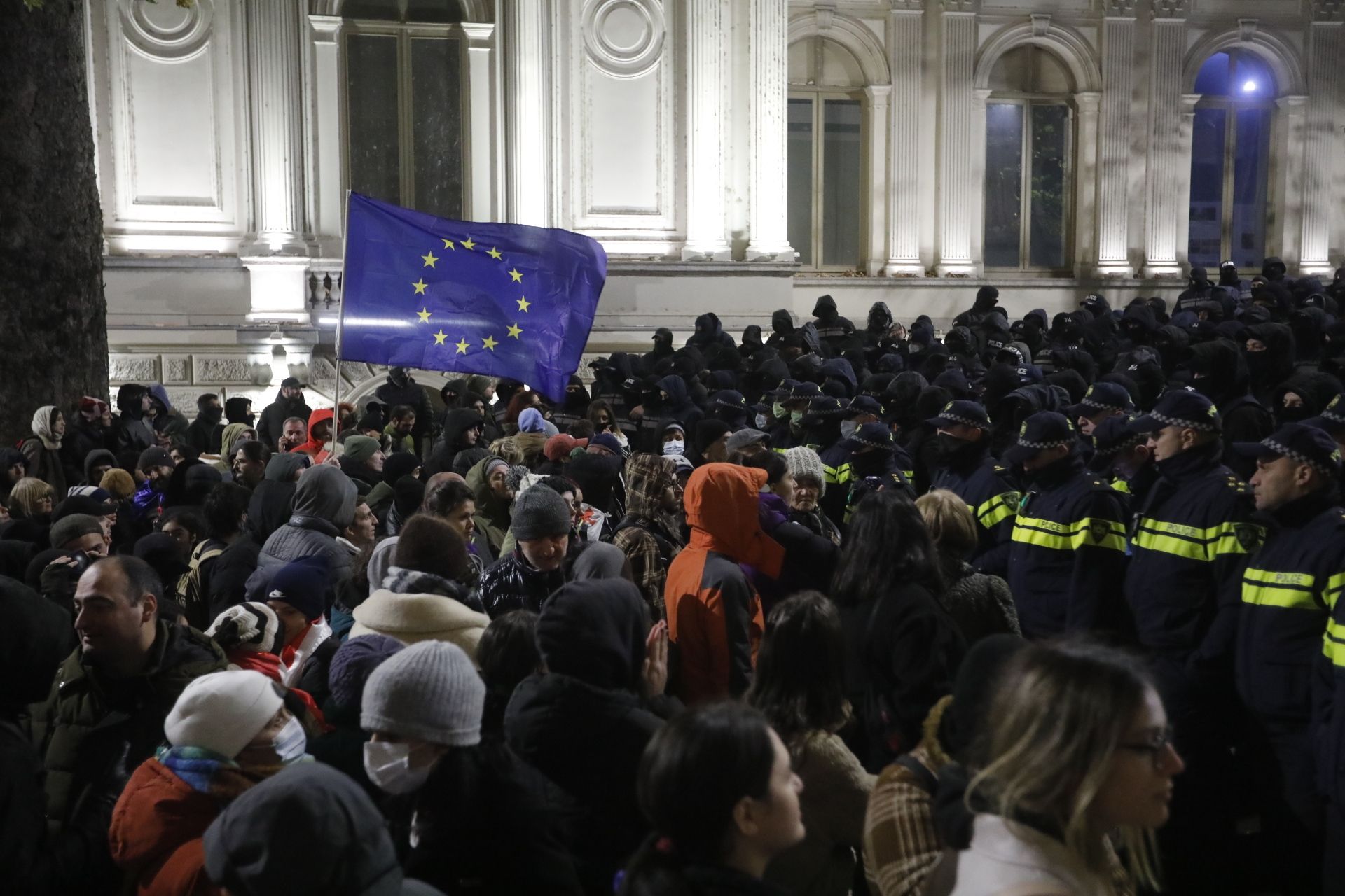 Протести в Грузії - у Тбілісі біля парламенту почалися сутички з поліцією - відео - 24 Канал