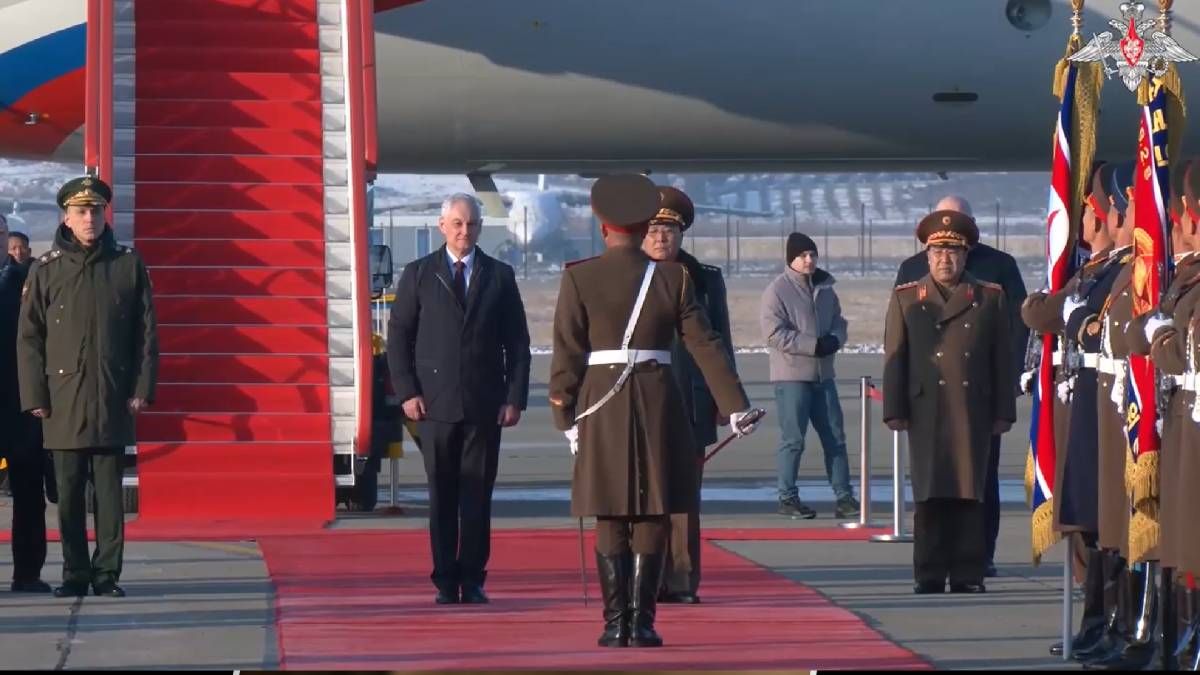 Белоусов прилетел в КНДР Белоусов прилетел в КНДР