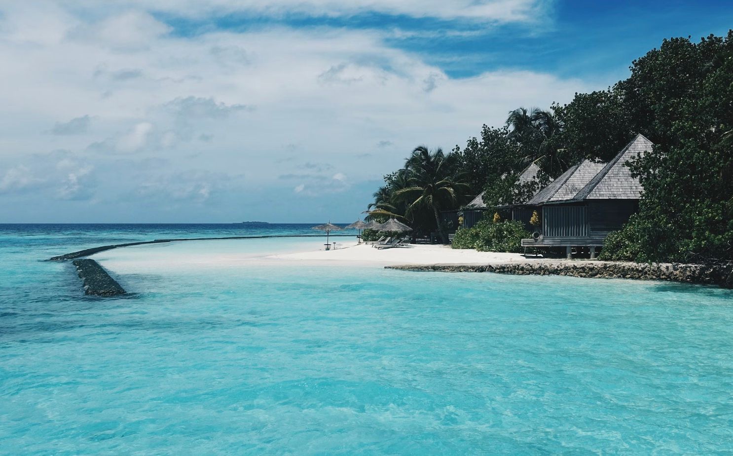 Мальдіви підвищують для туристів податок на виліт Мальдіви підвищують для туристів податок на виліт