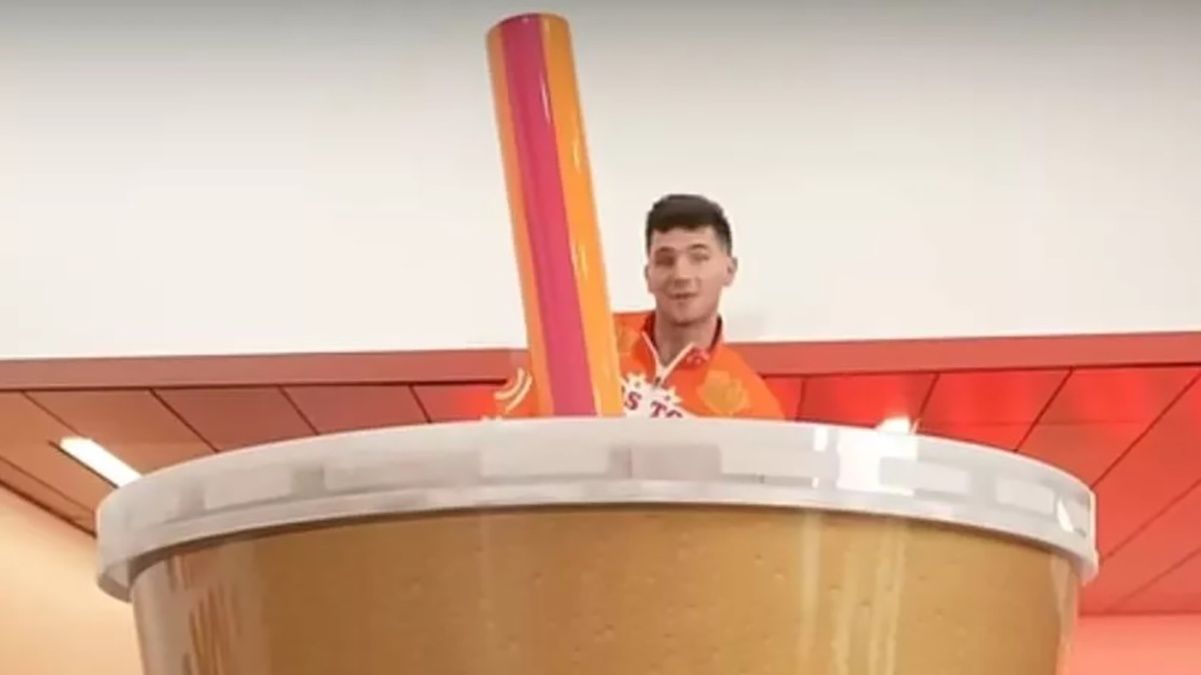 Шеф-повар в США установил рекорд, сделав самый большой стакан кофе Шеф-повар в США установил рекорд, сделав самый большой стакан кофе