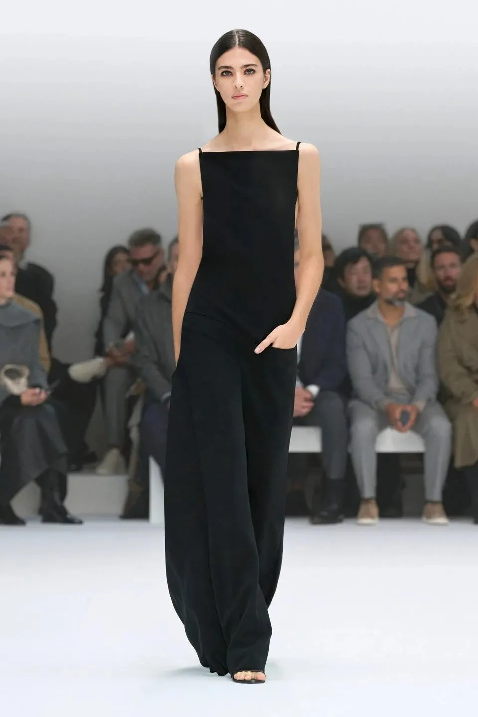 Интересные брюки сканты на 2025 год Интересные брюки сканты на 2025 год