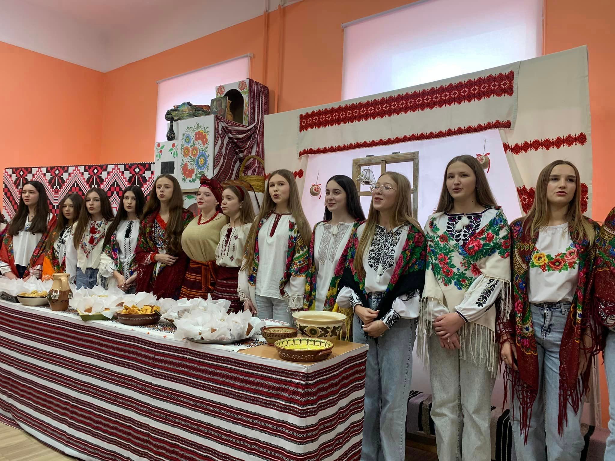 Андріївські вечорниці - як правильно українською назвати кольцо, спічки, лук і жениха Андріївські вечорниці - як правильно українською назвати кольцо, спічки, лук і жениха