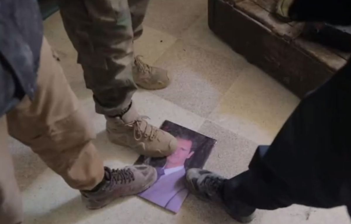 Война в Сирии - в Алеппо вошли повстанцы, Асад мог отправить семью в Москву - 24 Канал Война в Сирии - в Алеппо вошли повстанцы, Асад мог отправить семью в Москву - 24 Канал