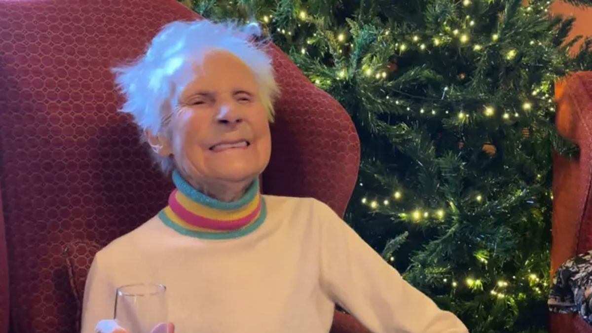 В Британии 92-летняя женщина еженедельно посещает один и тот же ресторан - Развлечения В Британии 92-летняя женщина еженедельно посещает один и тот же ресторан - Развлечения