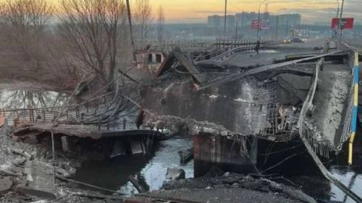 Іноземці їдуть в Україну, аби побачити наслідки війна на власні очі Іноземці їдуть в Україну, аби побачити наслідки війна на власні очі