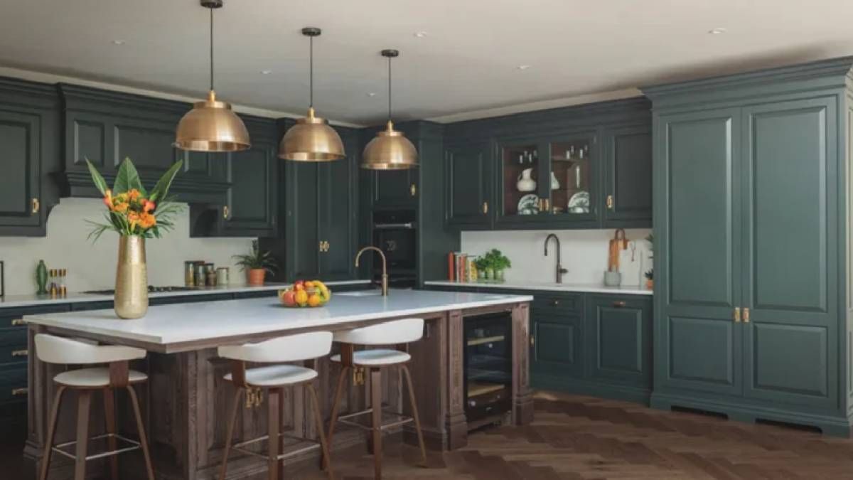 Експерти радять заховати холодильник за меблями Експерти радять заховати холодильник за меблями