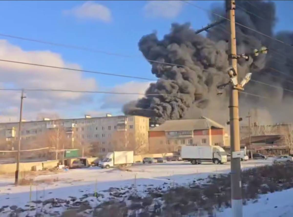 Пожежа на заводу "Полістирол-буд" у Єкатеринбурзі Пожежа на заводу "Полістирол-буд" у Єкатеринбурзі
