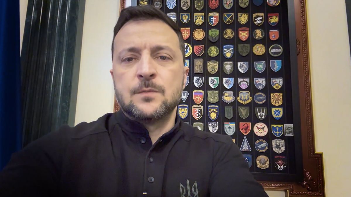 Зеленский сказал, сколько украинцев оформили заявку на тысячу гривен Зеленский сказал, сколько украинцев оформили заявку на тысячу гривен