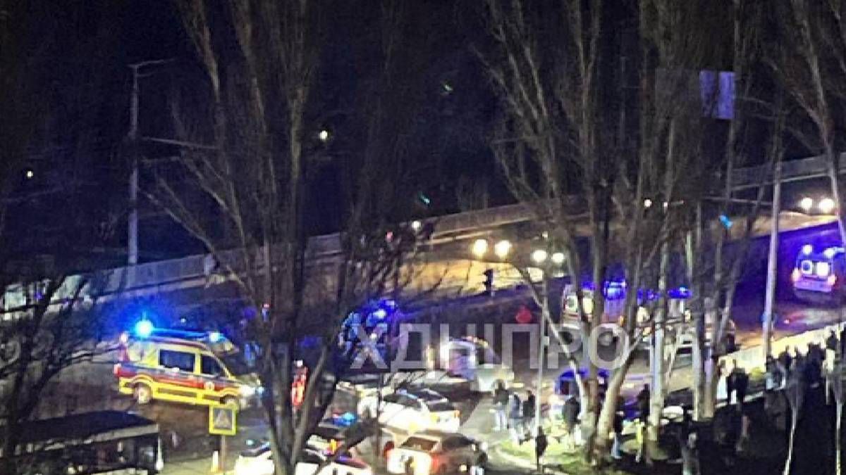 Смертельна ДТП у Дніпрі сталася біля зупинки громадського транспорту Смертельна ДТП у Дніпрі сталася біля зупинки громадського транспорту