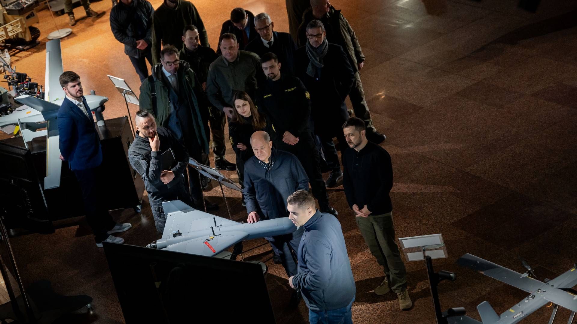 Зеленский показал Шольцу важное для фронта оружие, которое изготавливают Украина и Германия Зеленский показал Шольцу важное для фронта оружие, которое изготавливают Украина и Германия