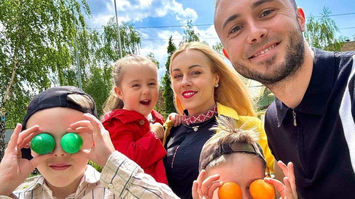 Тарас Тополя з дружиною та дітьми Тарас Тополя з дружиною та дітьми