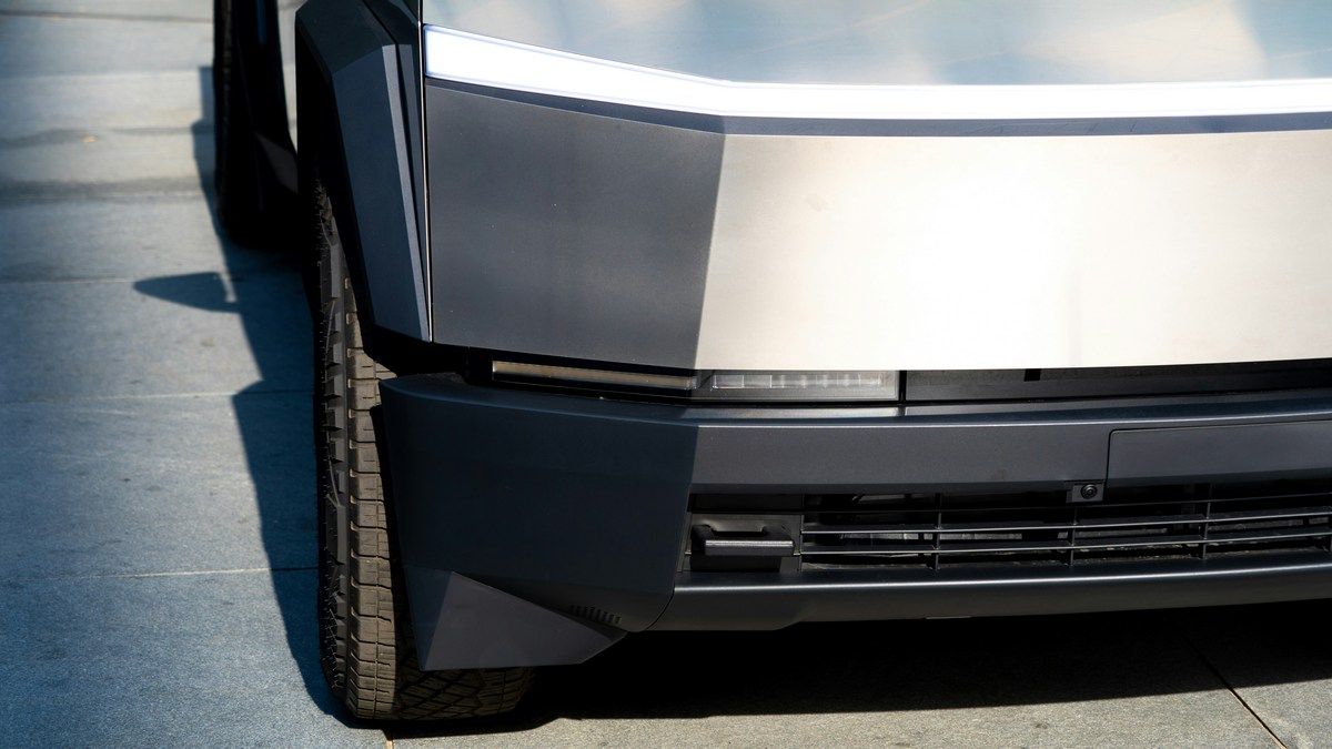 Зимние проблемы Cybertruck – Tesla плохо продумала дизайн бампера и фар Зимние проблемы Cybertruck – Tesla плохо продумала дизайн бампера и фар