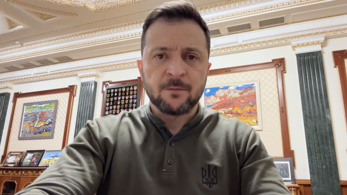 Зеленський заявив, що Донецькі напрямки потребують суттєвого посилення Зеленський заявив, що Донецькі напрямки потребують суттєвого посилення