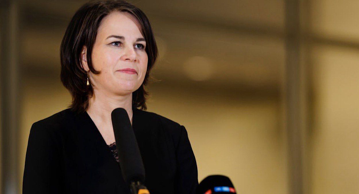 Бербок о размещении немецких войск в Украине Бербок о размещении немецких войск в Украине