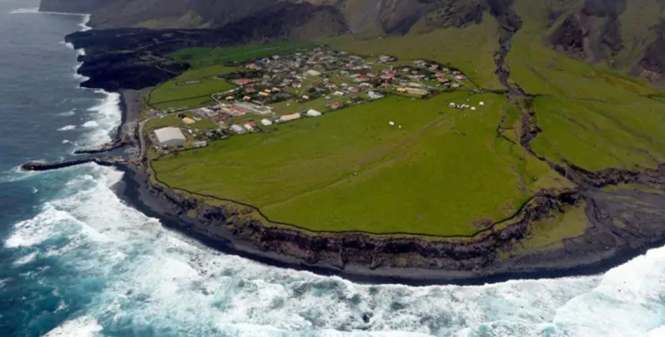 Найвіддаленіший острів у світі - мешканка показала, як вона там живе - Нерухомість Найвіддаленіший острів у світі - мешканка показала, як вона там живе - Нерухомість