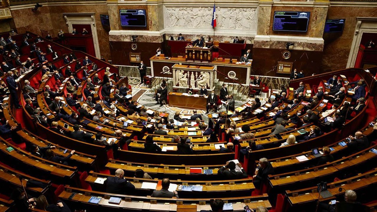 Уряд Франції відправили у відставку Уряд Франції відправили у відставку