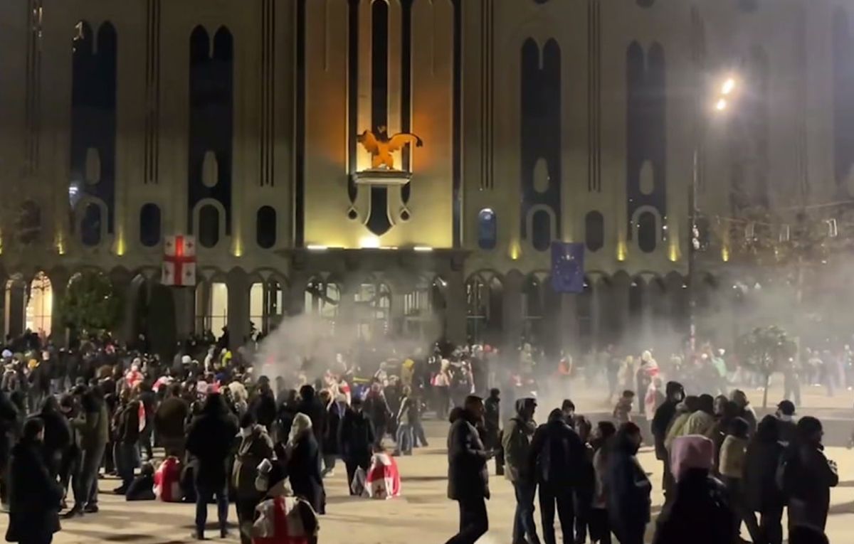 Протесты в Грузии - людей не разгоняют, но политиков задержали - новости Грузии - 24 Канал