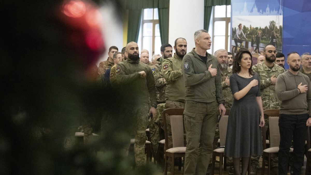 В День Збройних Сил України Кличко привітав і нагородив захисників відзнаками від столиці - 24 Канал В День Збройних Сил України Кличко привітав і нагородив захисників відзнаками від столиці - 24 Канал