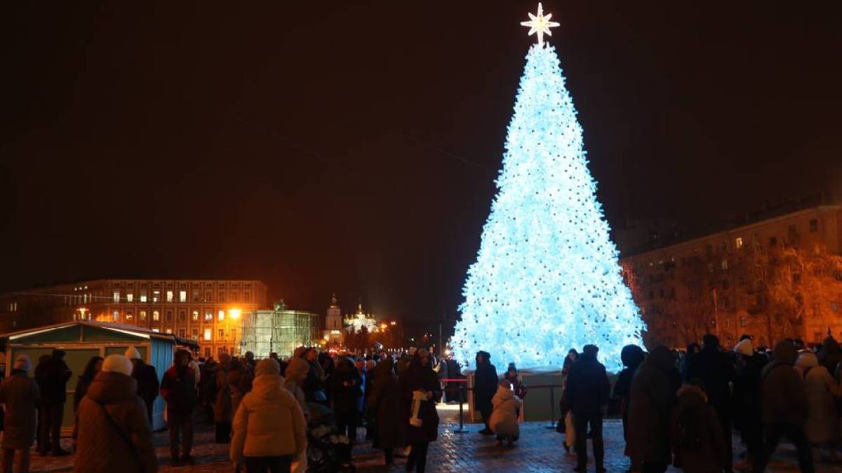 В Киеве состоялось торжественное зажжение елки В Киеве состоялось торжественное зажжение елки