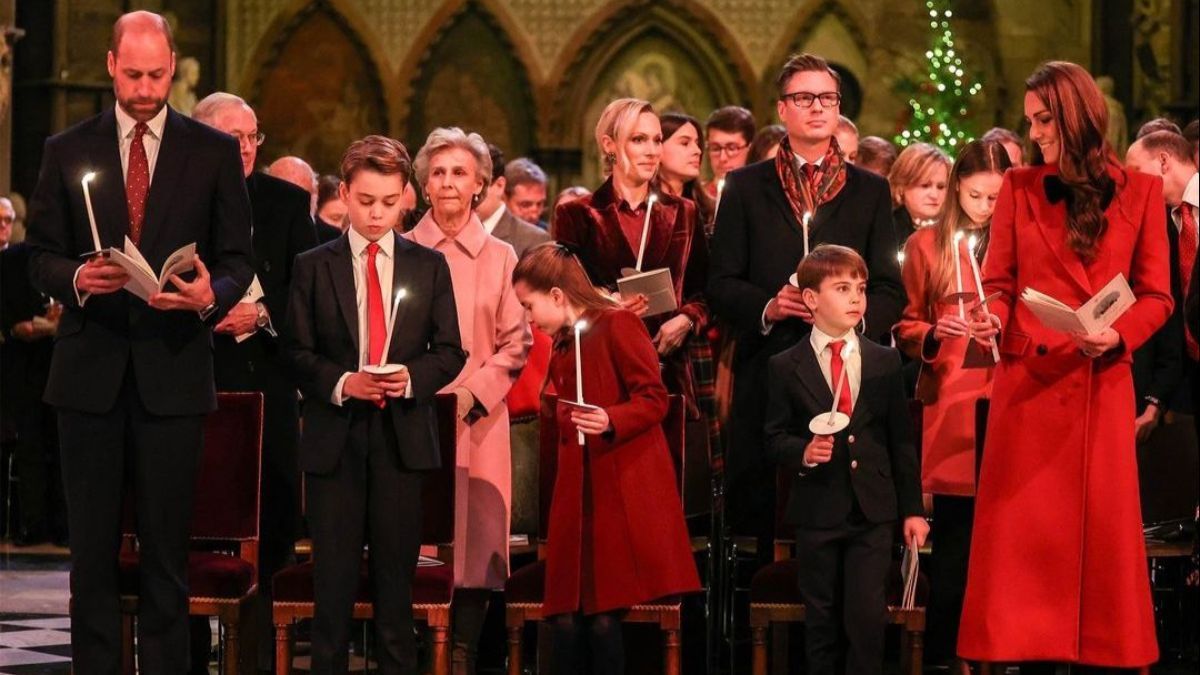 Принц и принцесса Уэльские с детьми Принц и принцесса Уэльские с детьми