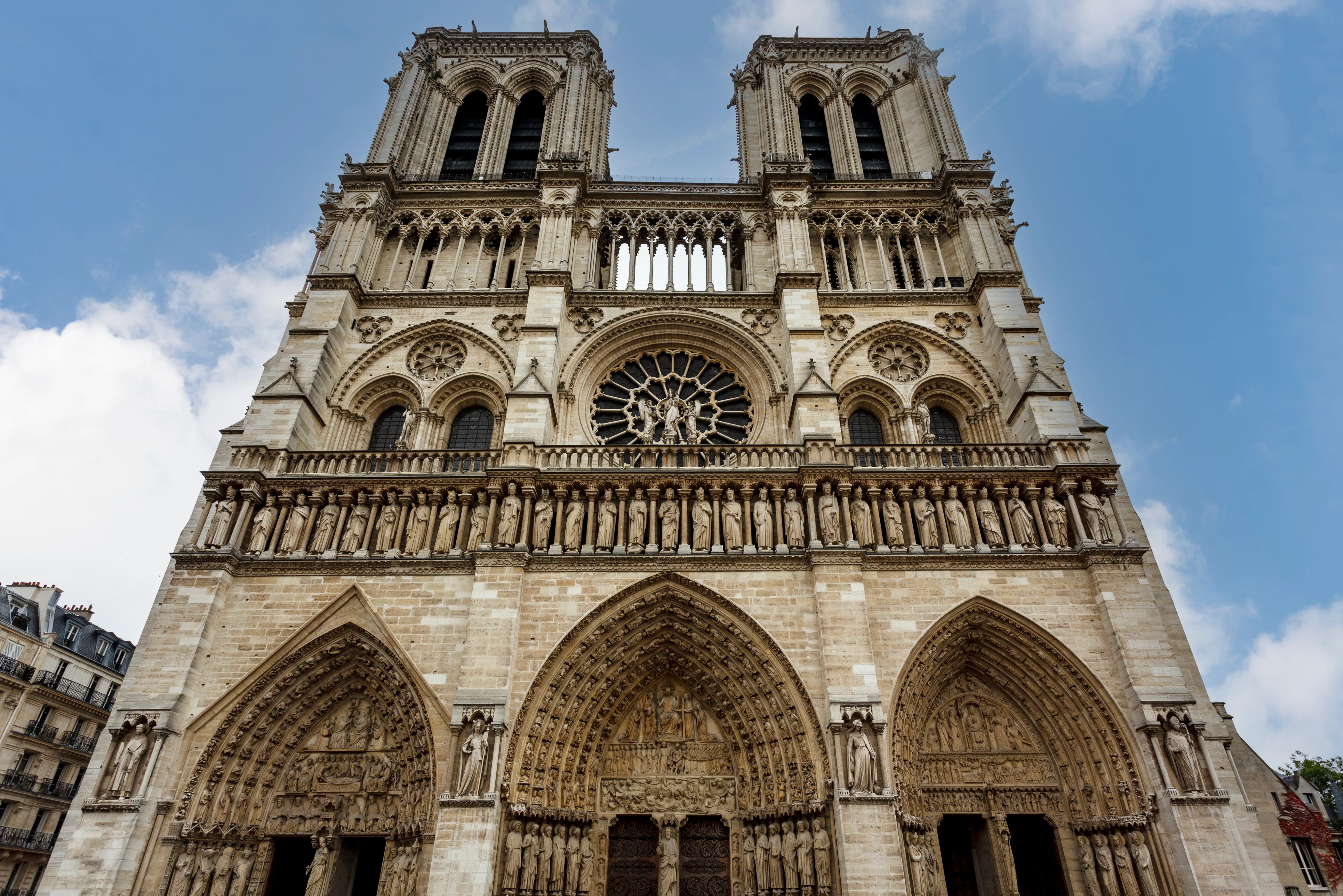 нотр-дам відреставрований нотр-дам відреставрований