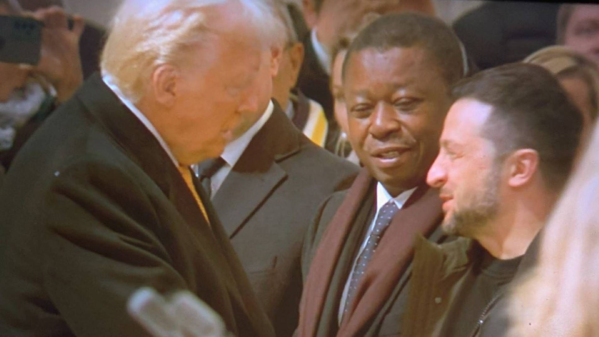 Зеленский принял участие в открытии Нотр-Дама Зеленский принял участие в открытии Нотр-Дама