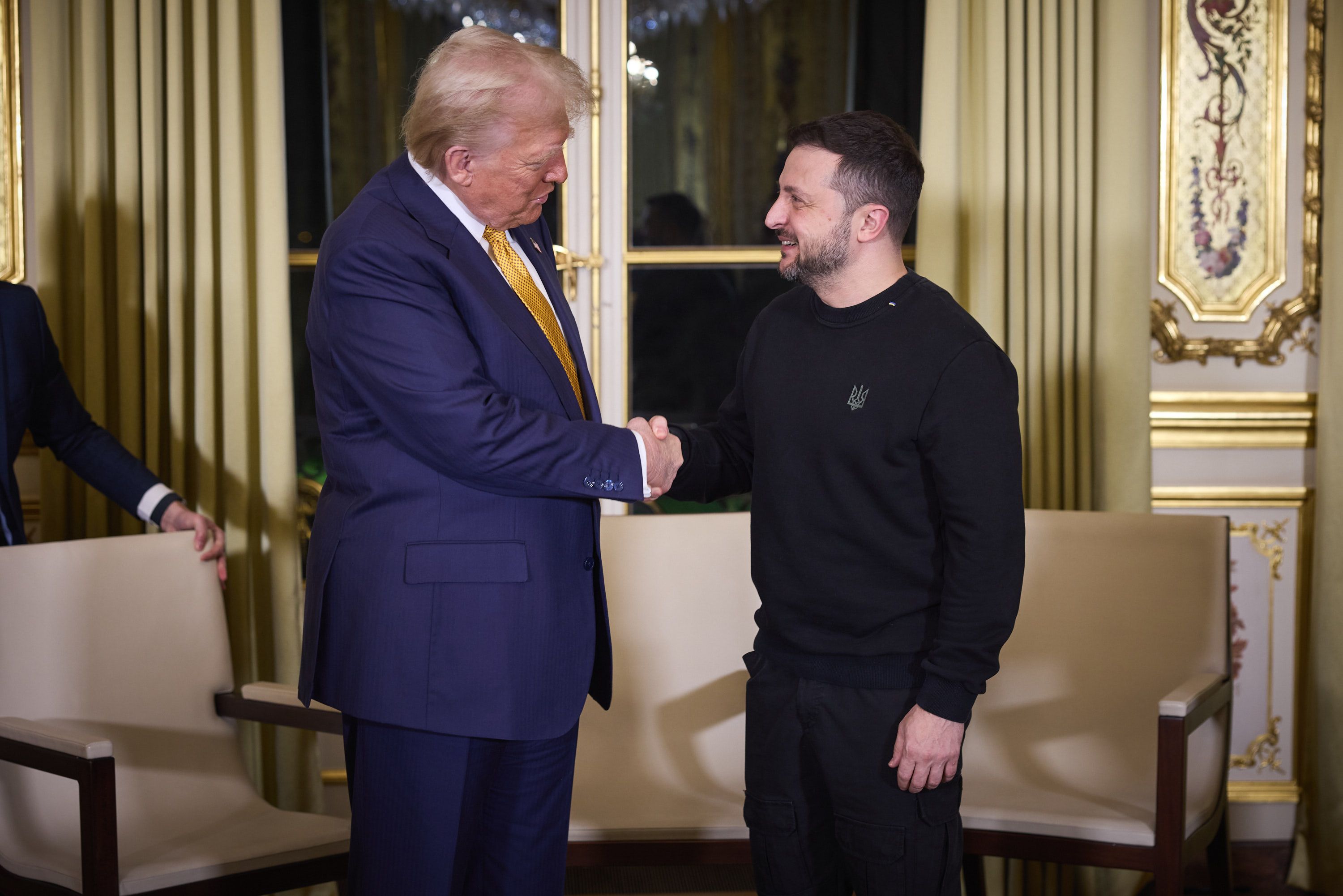 Радник Трампа розкритикував зовнішній вигляд Володимира Зеленського у Парижі Радник Трампа розкритикував зовнішній вигляд Володимира Зеленського у Парижі