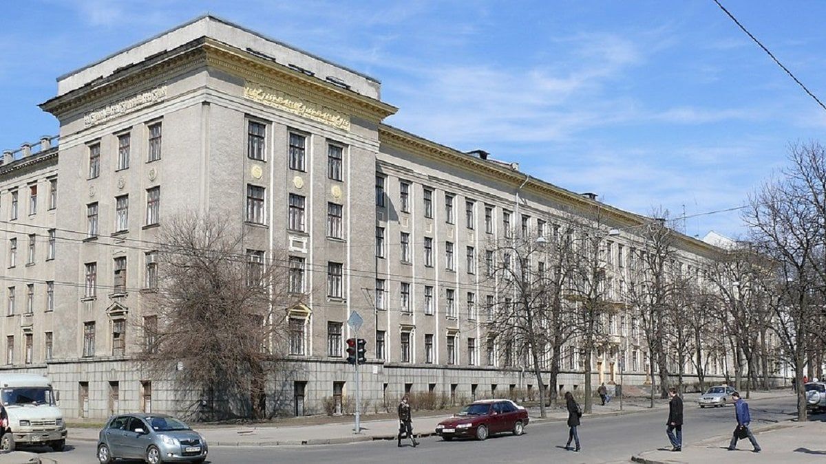 Відрахування з університету - курсант має виплатити вишу 173 тисячі гривень Відрахування з університету - курсант має виплатити вишу 173 тисячі гривень