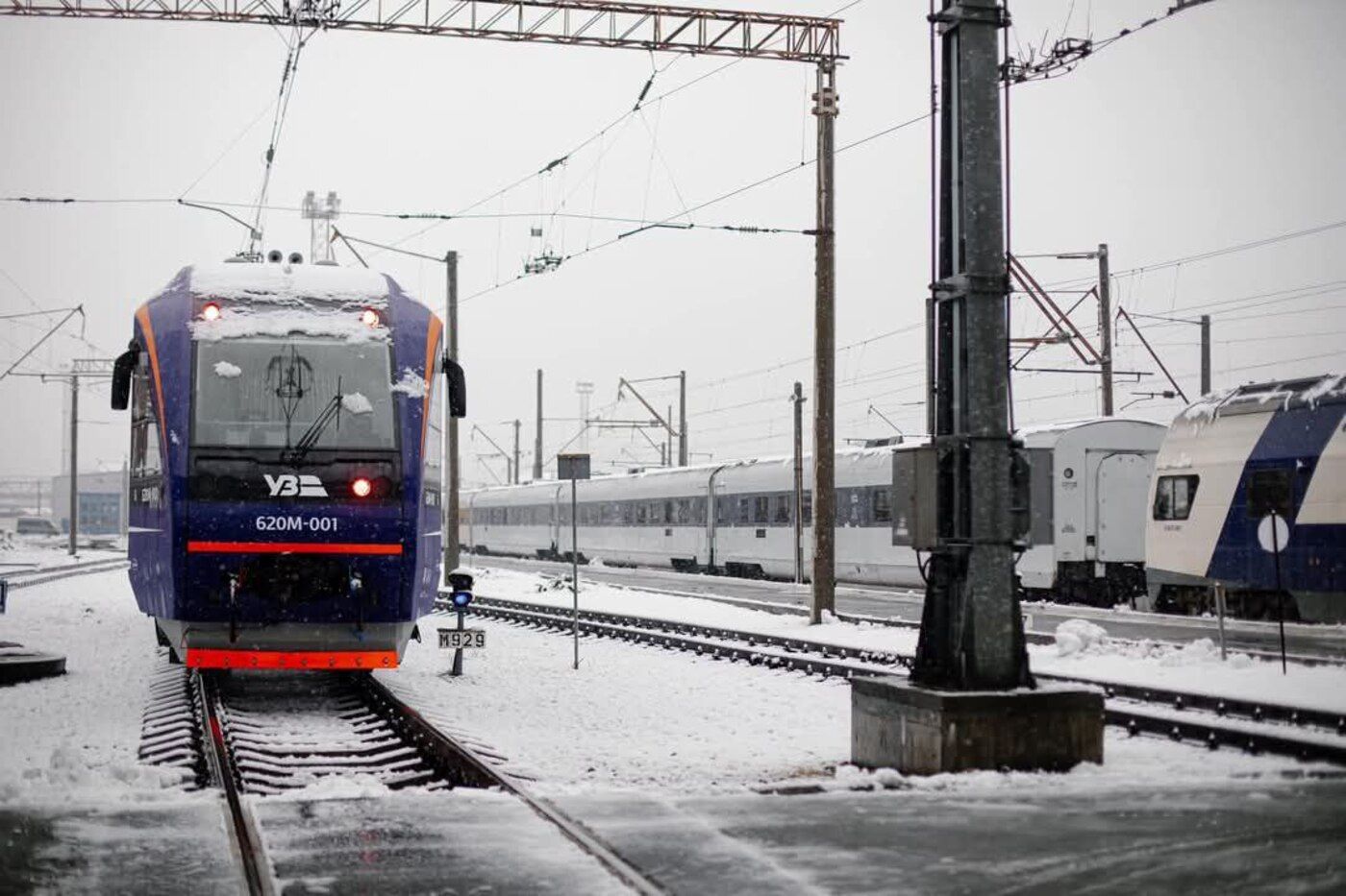 Верхня полиця потягу Київ – Варшава ледь не прибила пасажирку Верхня полиця потягу Київ – Варшава ледь не прибила пасажирку