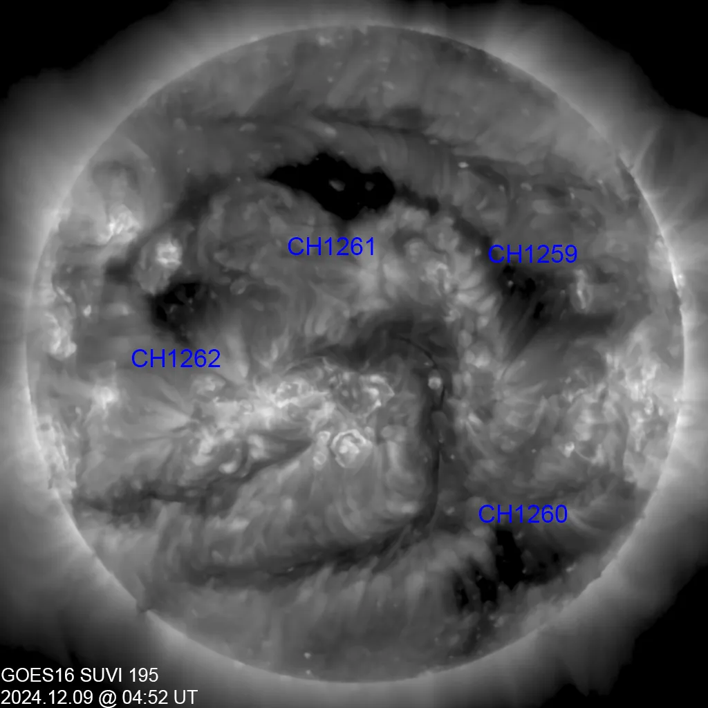 Корональные дыры на Солнце по состоянию на 9 декабря