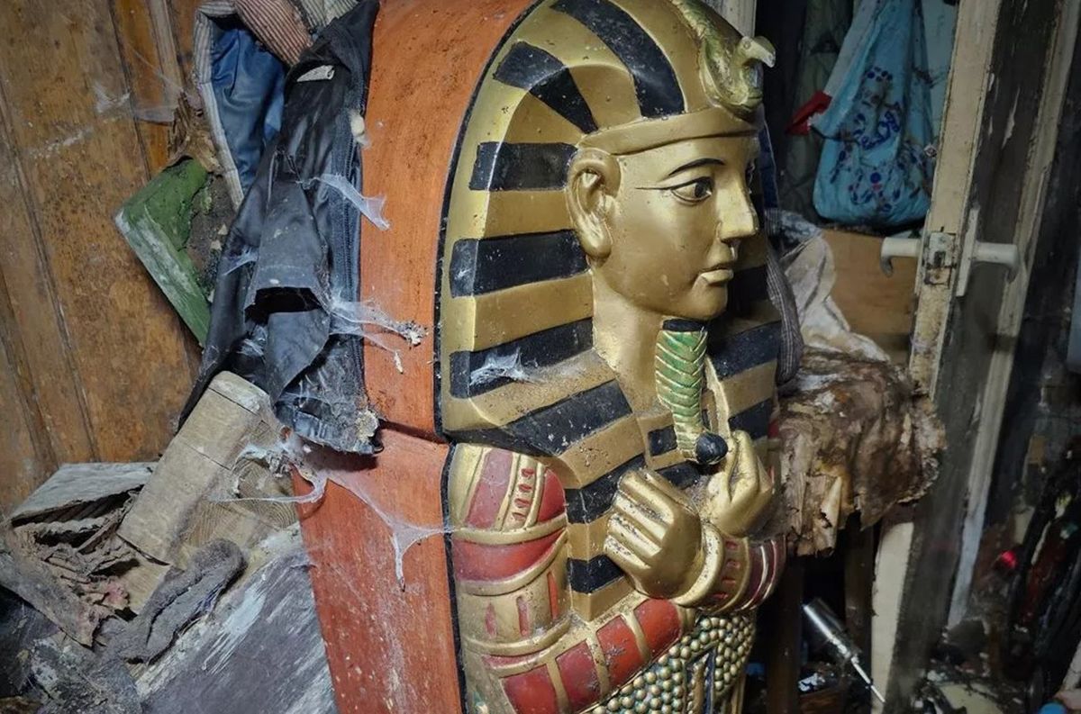 "Святилище єгипетських богів" у покинутому будинку "Святилище єгипетських богів" у покинутому будинку