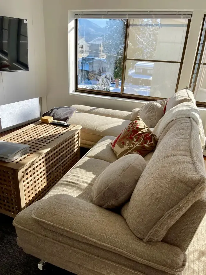 З будинку чоловіка видно гори З будинку чоловіка видно гори