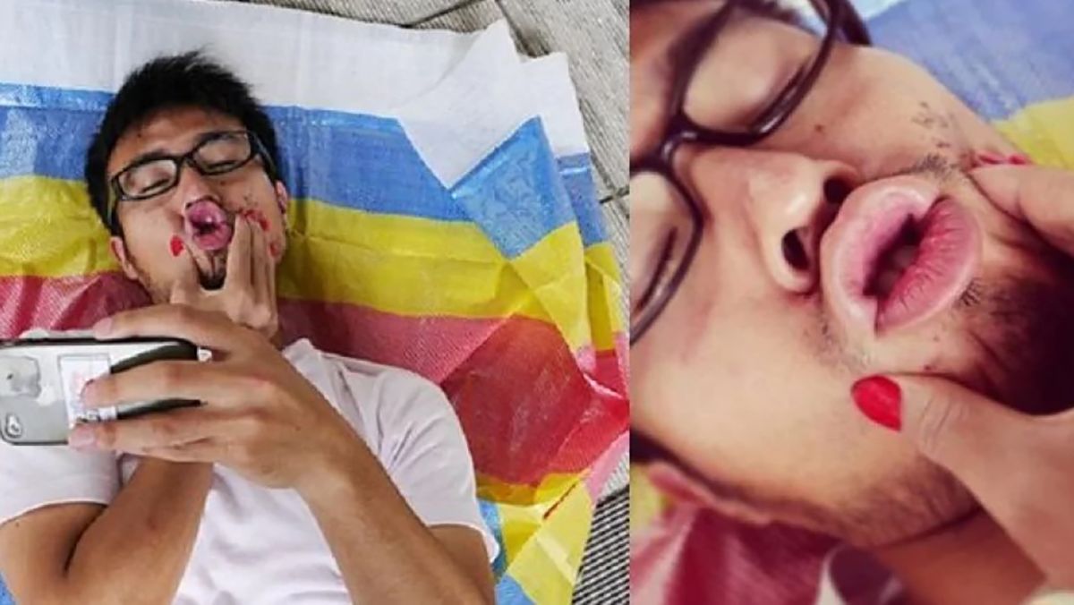 Японець імітує побачення з уявною дівчиною, використовуюи свою руку Японець імітує побачення з уявною дівчиною, використовуюи свою руку