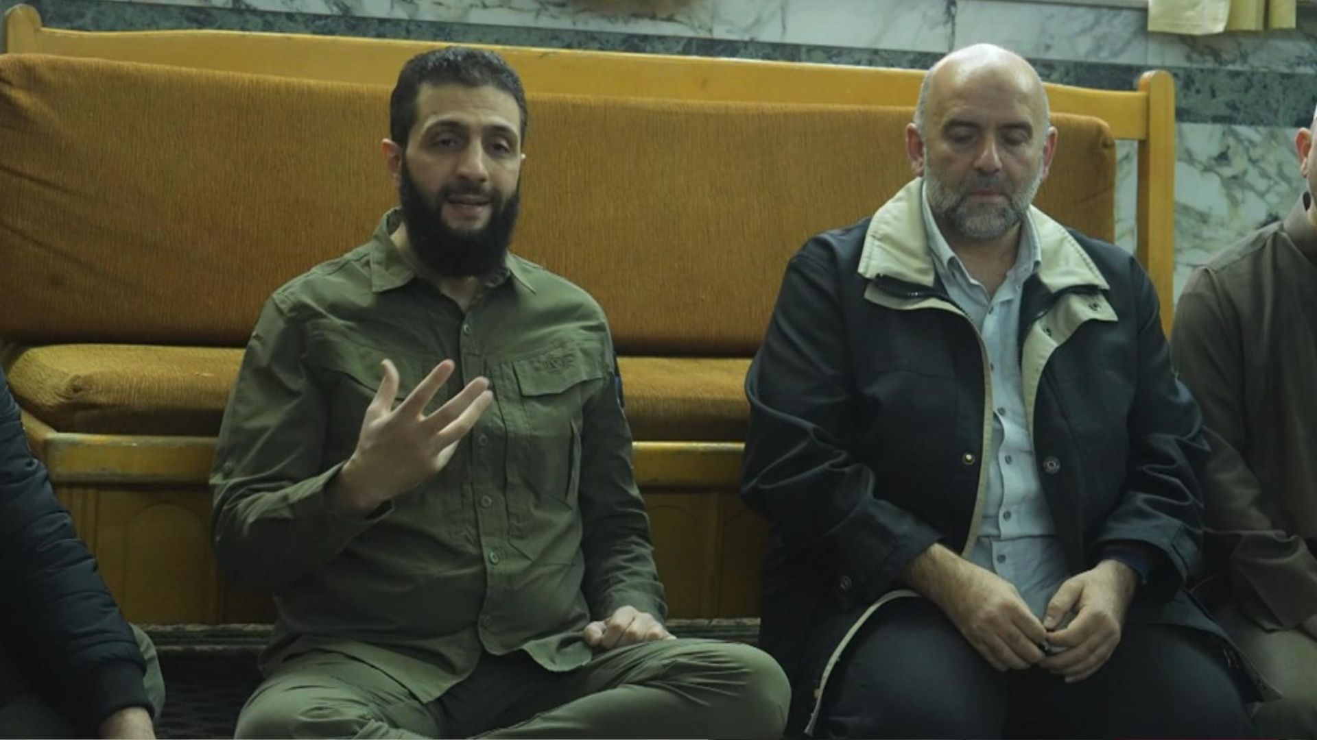 Абу Мохаммад аль-Джолани (слева) Абу Мохаммад аль-Джолани (слева)