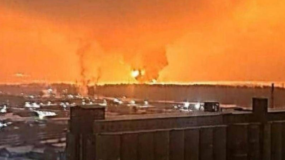 В Брянске Силы обороны поразили нефтебазу В Брянске Силы обороны поразили нефтебазу