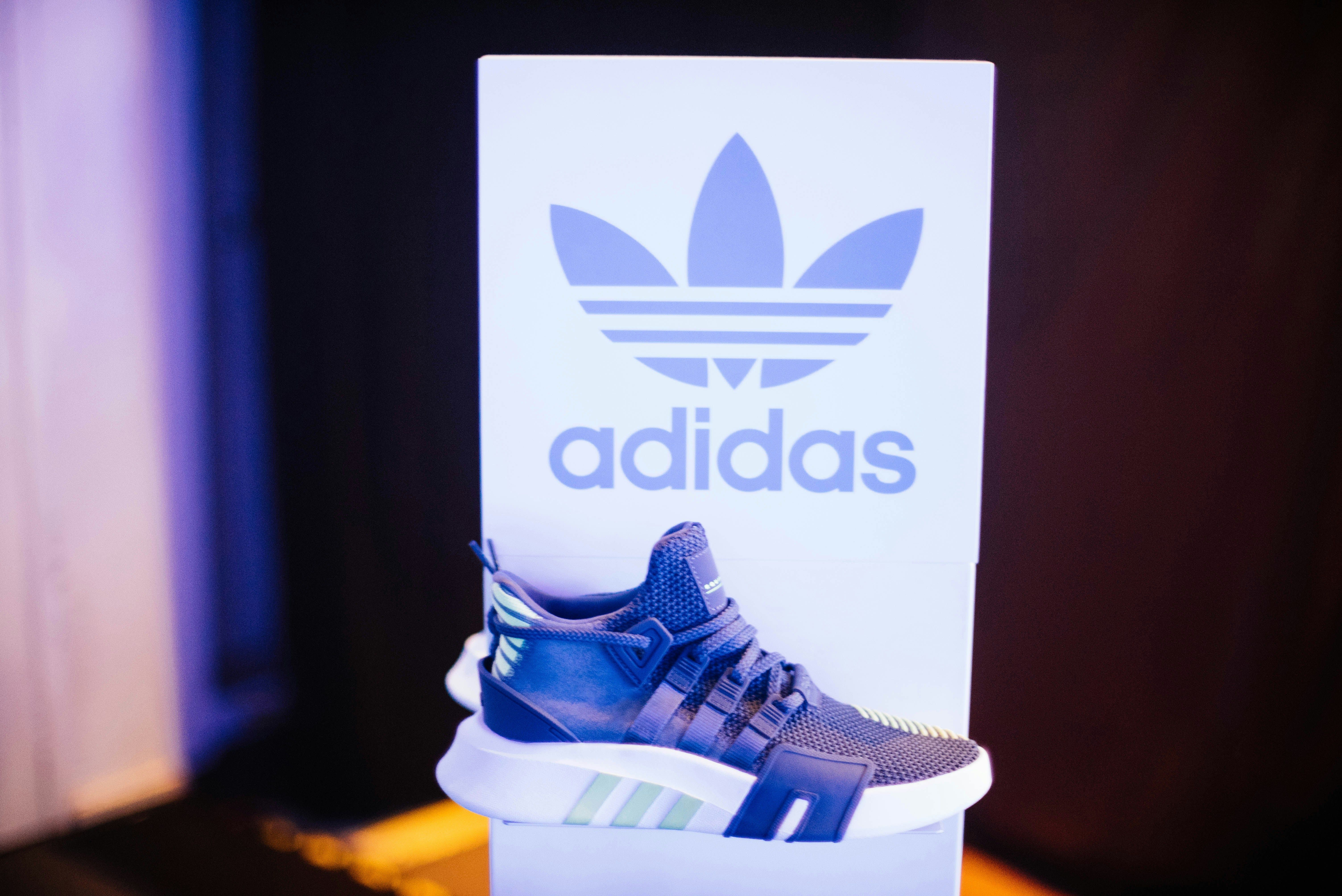 В Німеччині Adidas обшукали митні органи