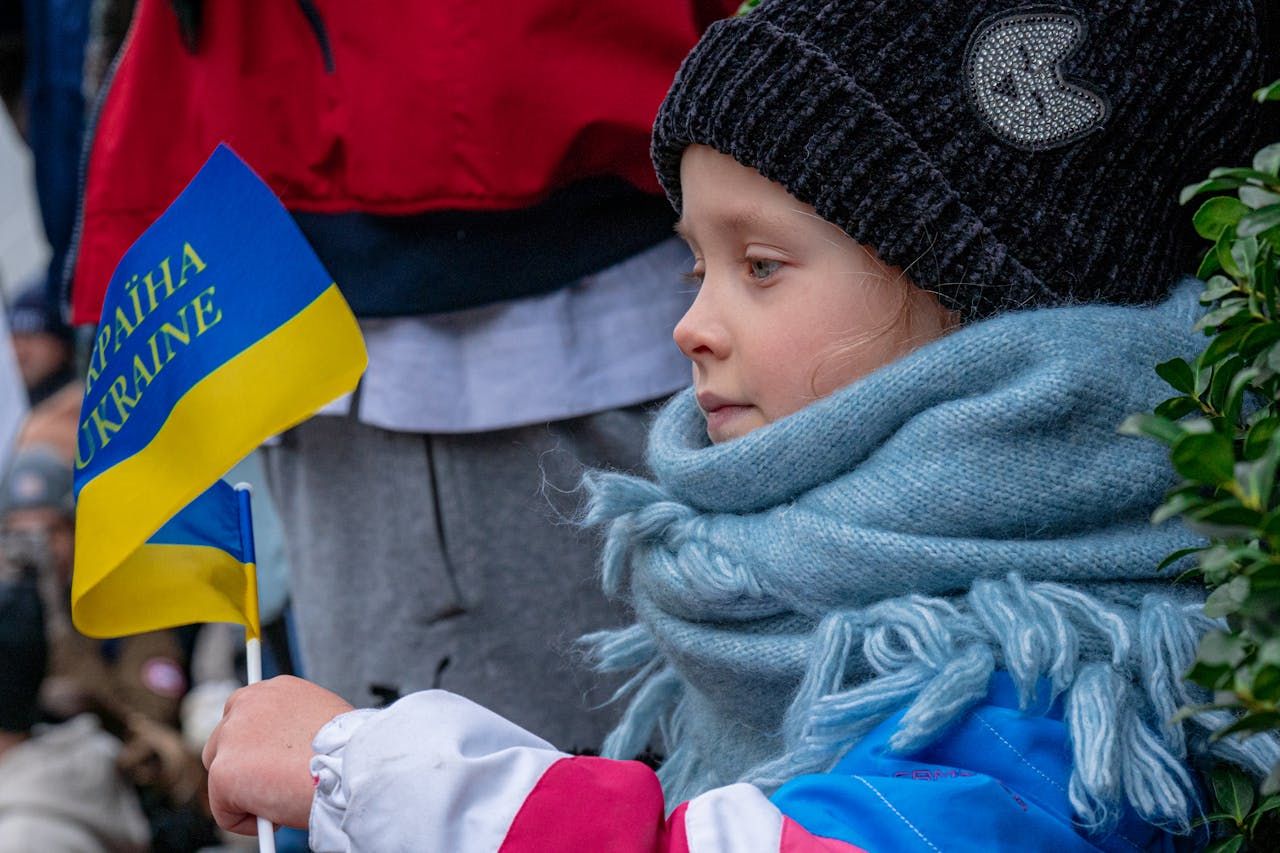 Дівчинка з прапором України