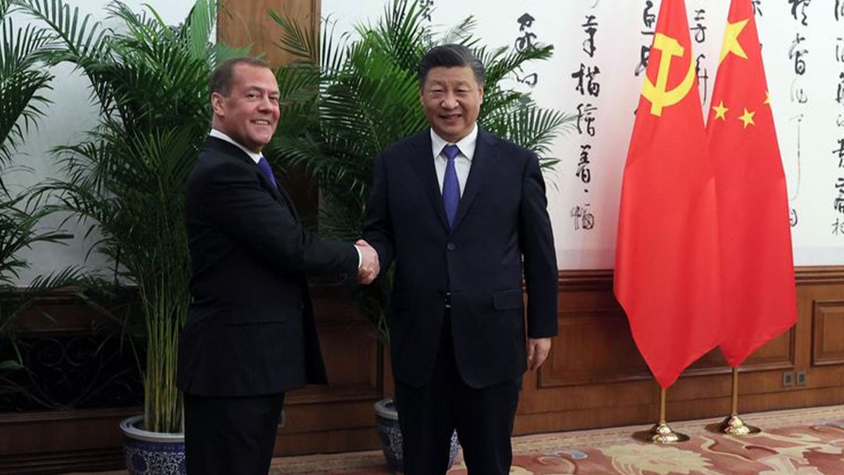 Медвєдєв поїхав до Китаю - з якими цілями - 24 Канал Медвєдєв поїхав до Китаю - з якими цілями - 24 Канал