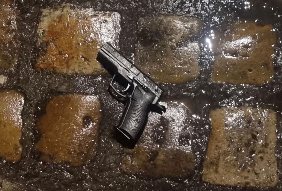 У Львові затримали озброєного чоловіка - 24 Канал У Львові затримали озброєного чоловіка - 24 Канал