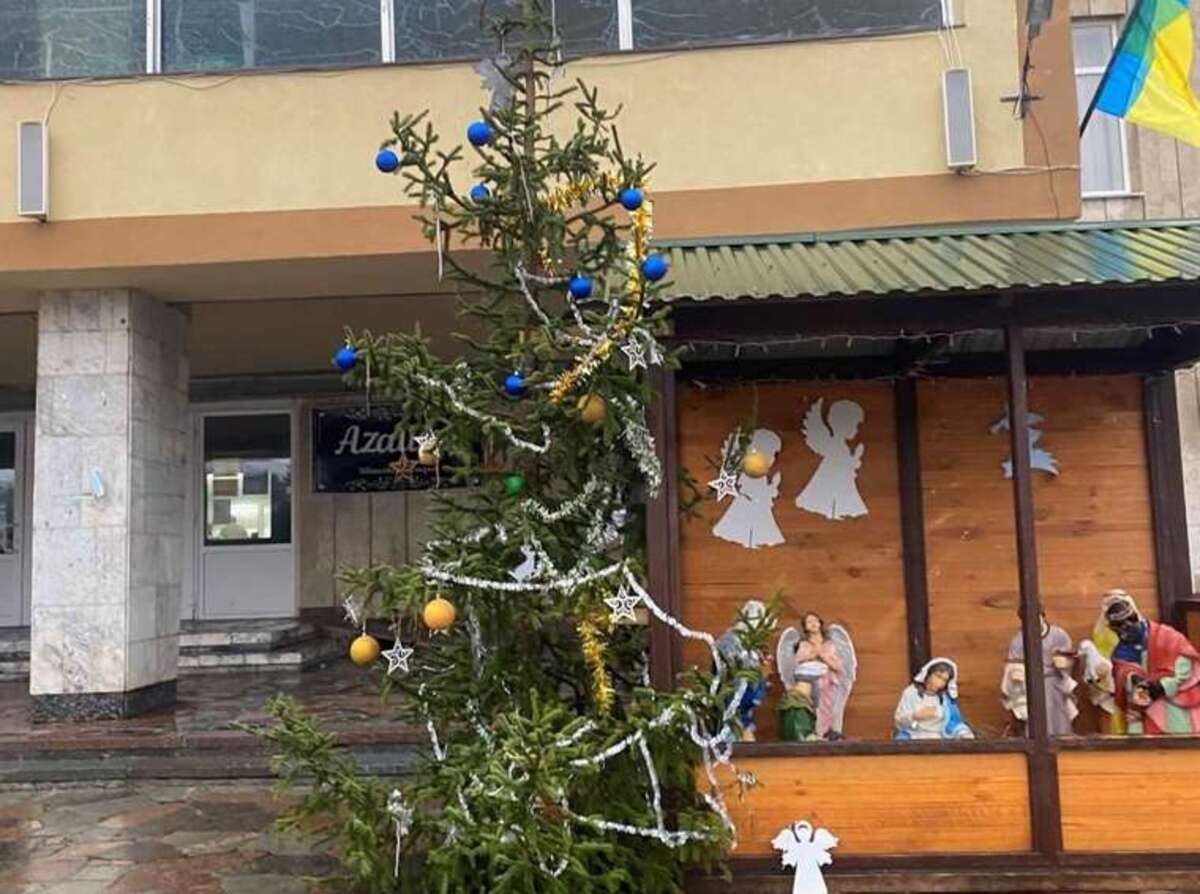 Підволочиська ялинка наробила галасу в мережі Підволочиська ялинка наробила галасу в мережі